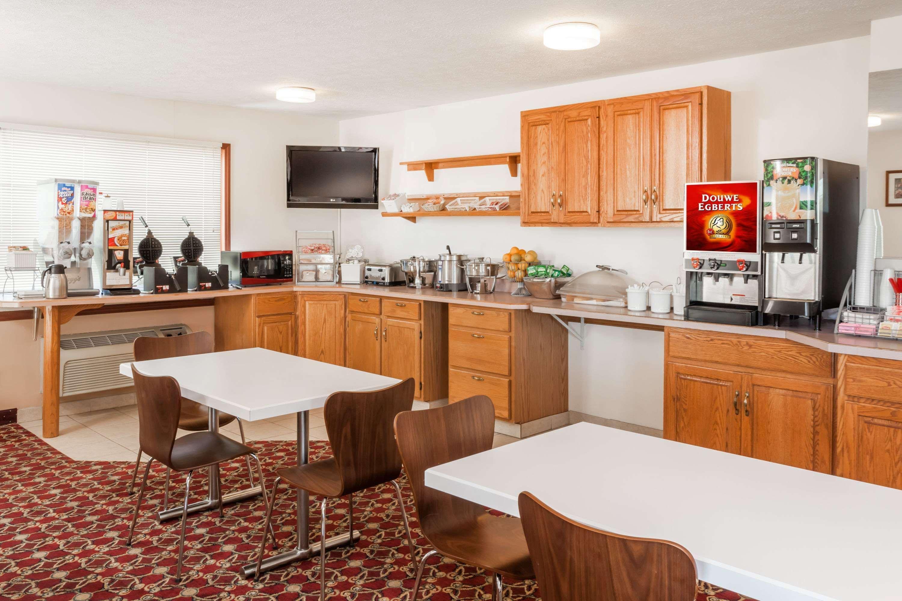 Super 8 By Wyndham Shipshewana Hotell Eksteriør bilde