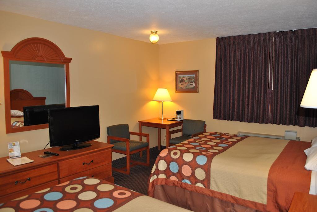 Super 8 By Wyndham Shipshewana Hotell Rom bilde