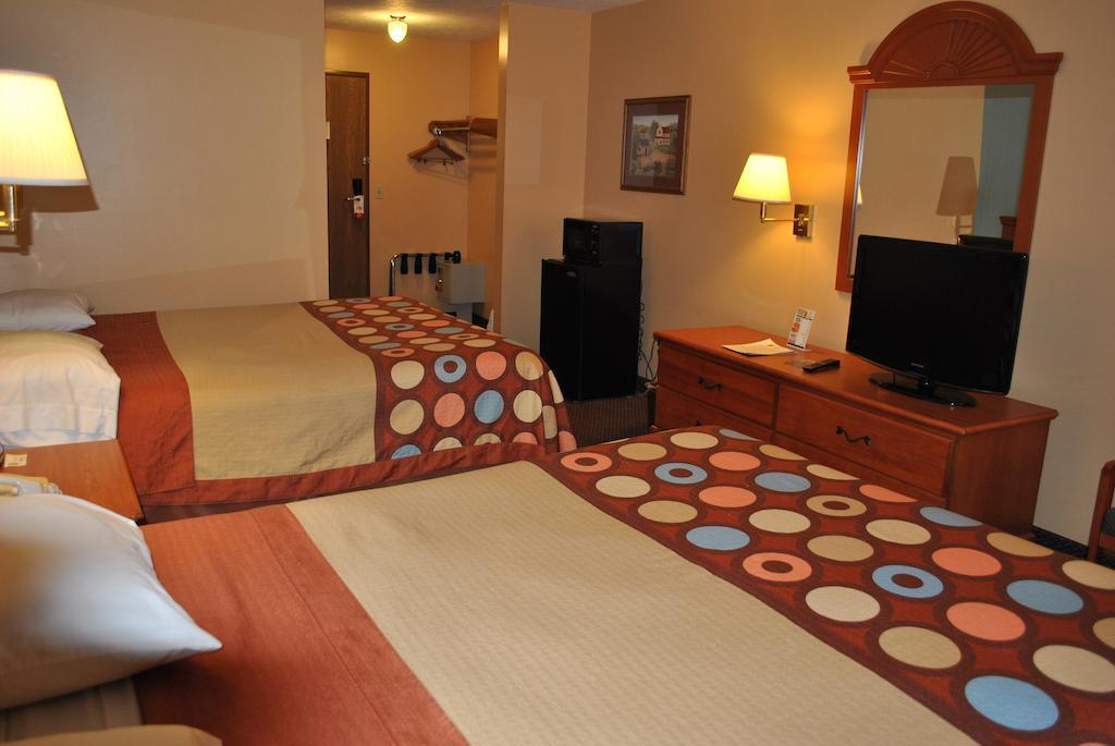 Super 8 By Wyndham Shipshewana Hotell Rom bilde