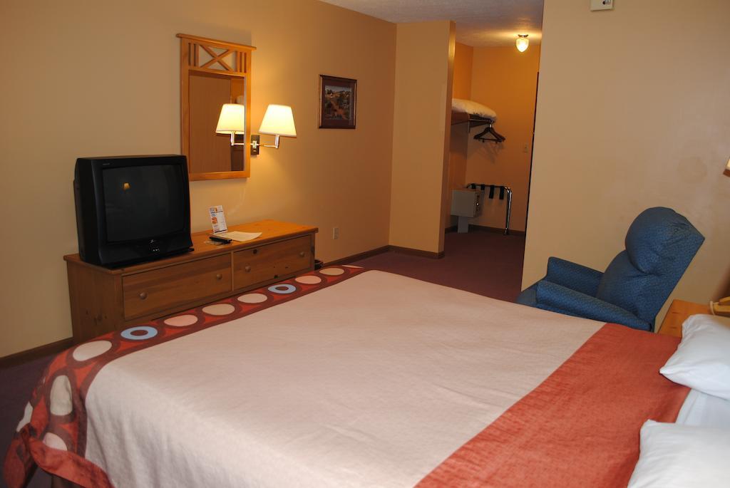 Super 8 By Wyndham Shipshewana Hotell Rom bilde