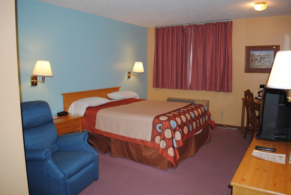 Super 8 By Wyndham Shipshewana Hotell Rom bilde