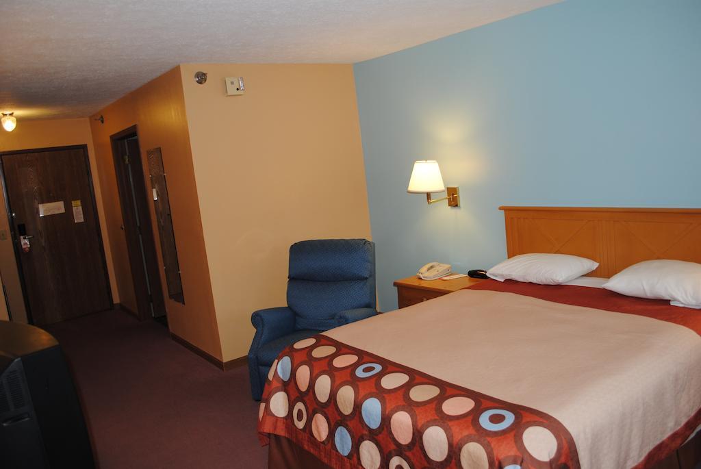 Super 8 By Wyndham Shipshewana Hotell Rom bilde