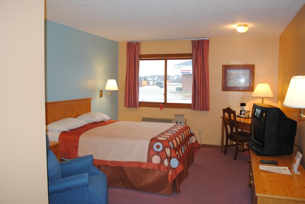 Super 8 By Wyndham Shipshewana Hotell Rom bilde